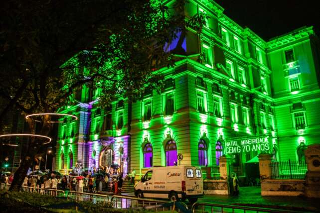 Fachada iluminada do Palácio da Liberdade